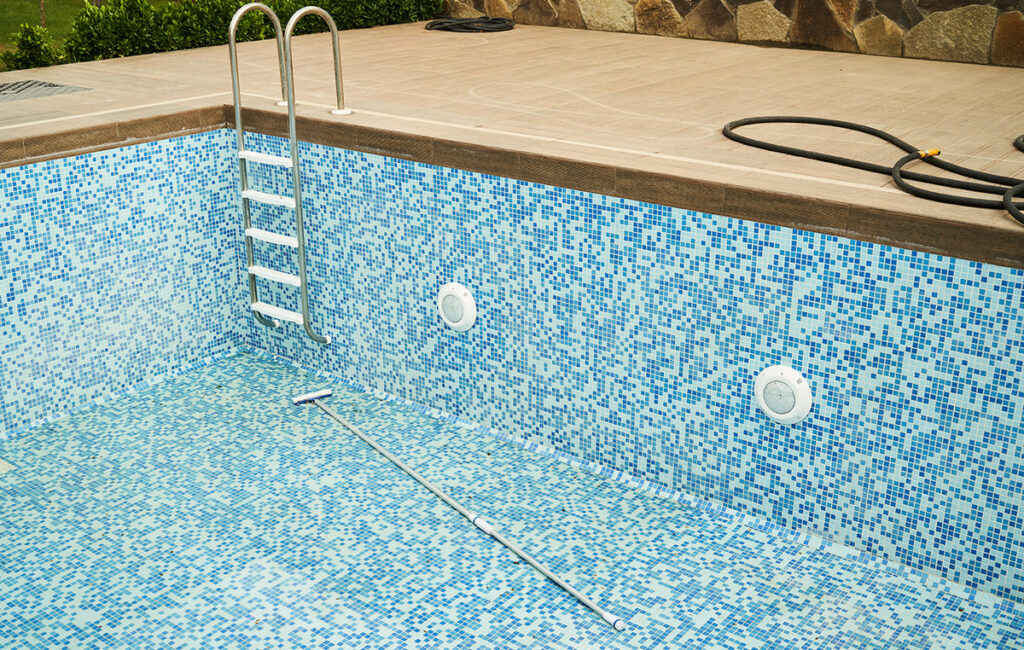 Ατύχημα σε ξενοδοχείο στα Μάλια: Εργαζόμενος κατέρρευσε σε άδεια πισίνα