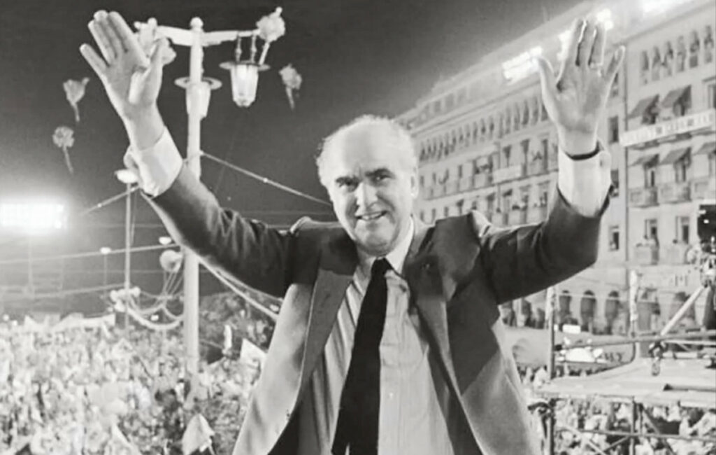 Σαν σήμερα 20 Απριλίου: Η φράση «Τσοβόλα δώσ’ τα όλα» και η πολιτική της εποχής