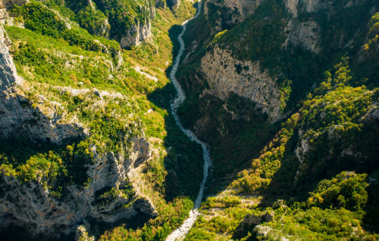 Διάσωση τραυματισμένης γυναίκας στο Φαράγγι του Βίκου