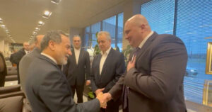 Στη Ρωσία ο Αραγτσί: Κατηγορεί τις ΗΠΑ για την αποτυχία των διαπραγματεύσεων