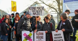 Σημαντική άνοδος του AfD στις δημοσκοπήσεις, μειώνεται η δημοτικότητα Μερτς