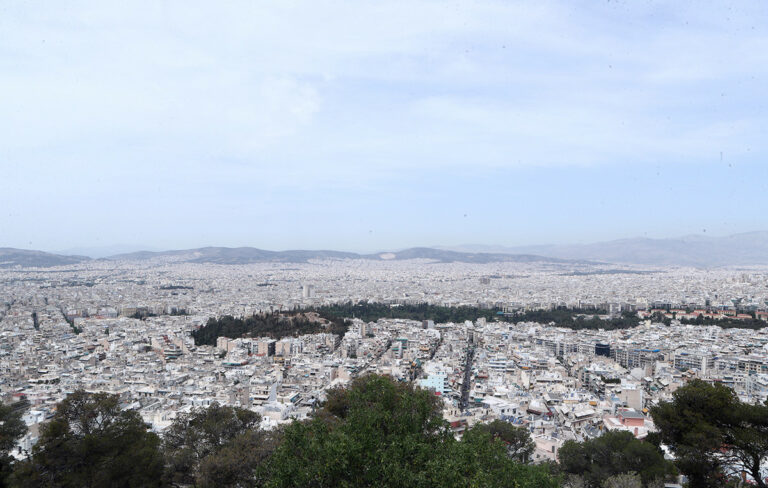 Καταιγίδα νεφώσεων και αφρικανική σκόνη στην Ελλάδα σήμερα