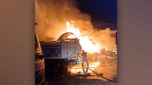 ΣΟΜΕΔΠ: Υπόλογοι Μώραλης και Αντιδήμαρχος για πυρκαγιά στο αμαξοστάσιο Δ. Πειραιά