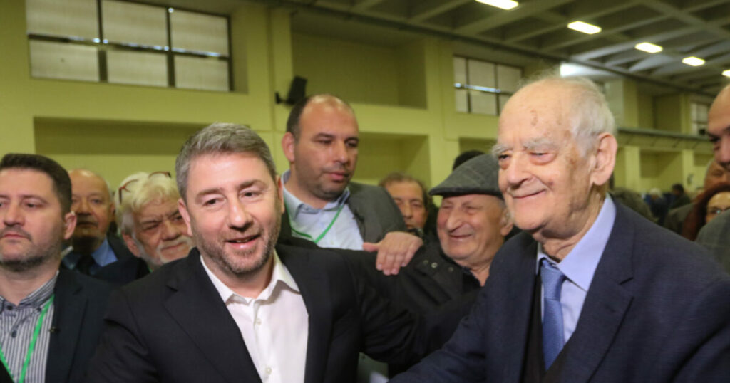 Κακλαμάνης: Οργή και διαμαρτυρίες στο Κοινοβούλιο για το επιτελικό κράτος