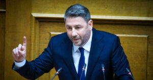 ΠΑΣΟΚ: Κριτική για τις εξαγγελίες της κυβέρνησης - «Η ΝΔ είναι με την πλάτη στον τοίχο»