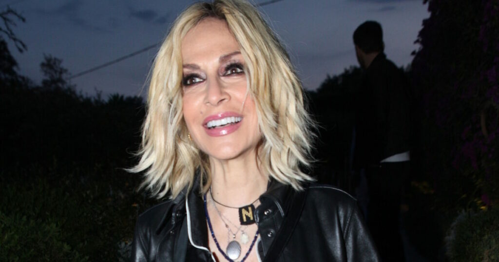 Η Άννα Βίσση απολαμβάνει διακοπές στο εξωτικό Μπόρα Μπόρα