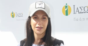 Η Ανθή Βούλγαρη γυμνάζεται με τον ενός έτους γιο της