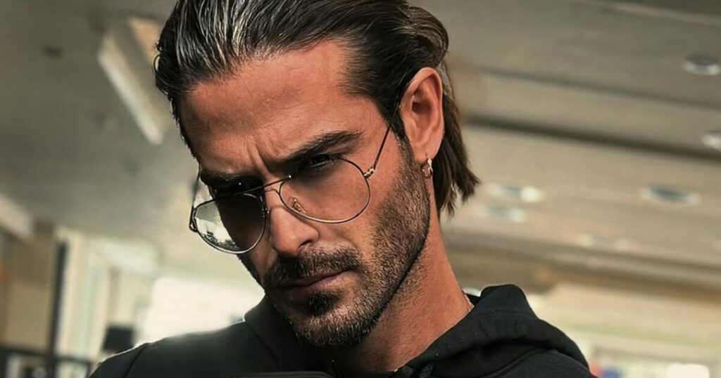 Ο Άρης Μουγκοπέτρος επιστρέφει στη μουσική με το «Comeback»