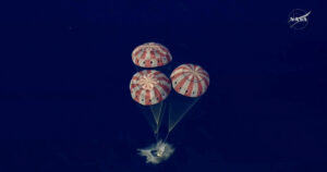 Artemis II: Επέστρεψαν στην Γη οι 4 αστροναύτες από τη Σελήνη