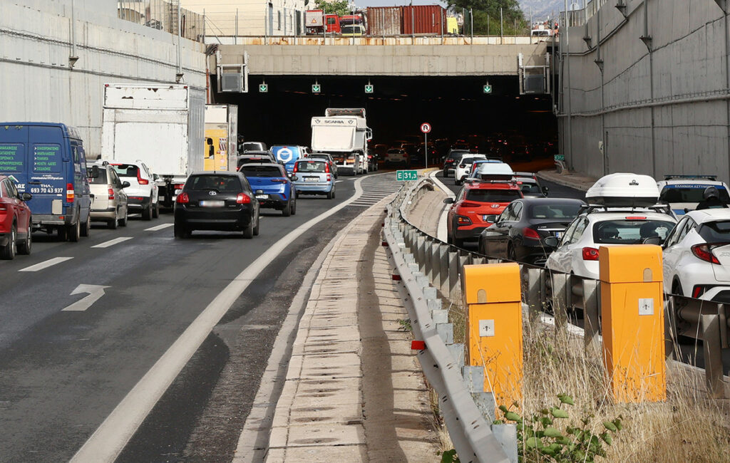 Καραμπόλα στην Αττική Οδό – Σημαντικές καθυστερήσεις στην κυκλοφορία