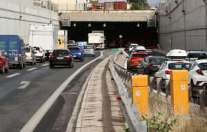 Καραμπόλα στην Αττική Οδό – Σημαντικές καθυστερήσεις στην κυκλοφορία