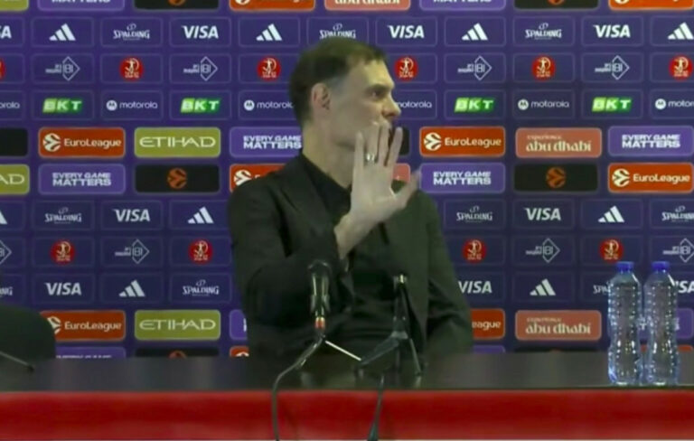 Αναπάντεχη σιωπή στην αίθουσα Τύπου για τον Μπαρτζώκα