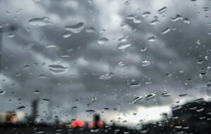 Καιρός: Καταιγίδες και θερμοκρασίες έως 25 βαθμούς Κελσίου