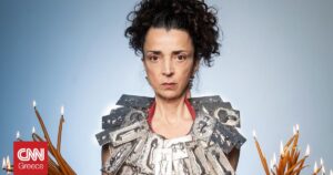 Φανή Παναγιωτίδου: «Να μη συνηθίζουμε τίποτα στη σκηνή και στη ζωή»