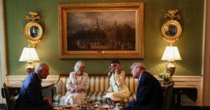 Βασιλιάς Κάρολος και Καμίλα στον Λευκό Οίκο: Ανεπίσημες στιγμές και διπλωματικές προσεγγίσεις