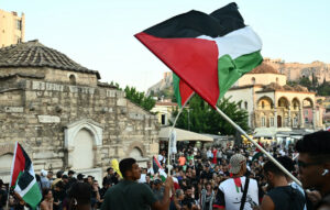 Διαμαρτυρία στο Μοναστηράκι για την εμπρηστική επίθεση σε γκαλερί