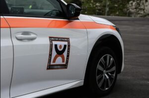 Επίθεση σε υπηρεσιακό όχημα της Δημοτικής Αστυνομίας στην Αθήνα