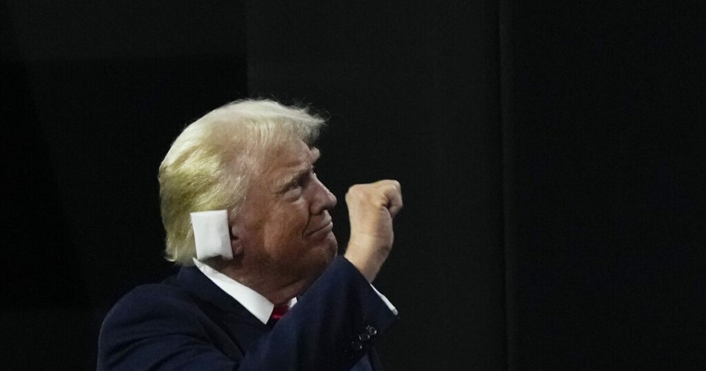 Ντόναλντ Τραμπ: Υποψίες ότι σκηνοθετεί απόπειρες δολοφονίας του