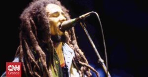 Αυθεντική τούφα μαλλιών του Μπομπ Μάρλεϊ σε δημοπρασία – Κοστολογείται στα 30.000 ευρώ