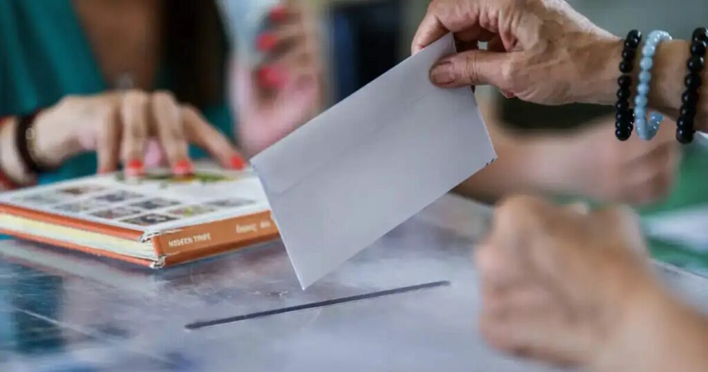 Δημοσκόπηση Interview: 12,2% προβάδισμα της ΝΔ από το ΠΑΣΟΚ, 29% αναποφάσιστοι