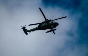 Συναγερμός στην Κρήτη: Κυβερνητική κινητοποίηση για ελικόπτερο της Πολεμικής Αεροπορίας