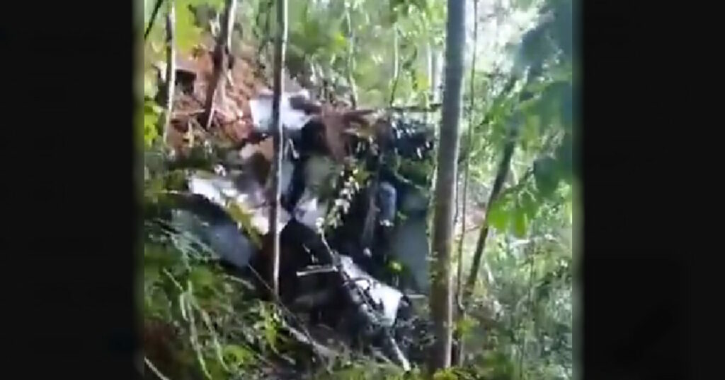 Ινδονησία: 8 άνθρωποι σκοτώθηκαν από πτώση ιδιωτικού ελικοπτέρου