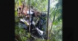 Ινδονησία: 8 άνθρωποι σκοτώθηκαν από πτώση ιδιωτικού ελικοπτέρου