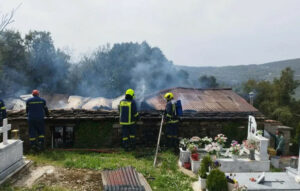 Φωτιά στο νεκροταφείο της Παναγίας στα Ιωάννινα: Σοβαρές ζημιές