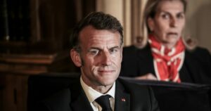 Μητσοτάκης και Μακρόν επισκέπτονται τη φρεγάτα «Κίμων» για αμυντική συνεργασία