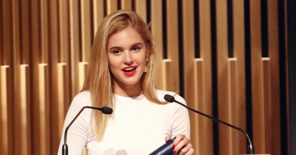 Η Νατάσα Εξηνταβελώνη μιλάει για τις απώλειες και τη σχέση της με το χρόνο