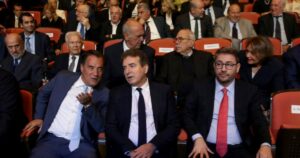 Ενταση στη διαμάχη Γεωργιάδη και ΠΑΣΟΚ: Κατηγορίες για αλαζονεία