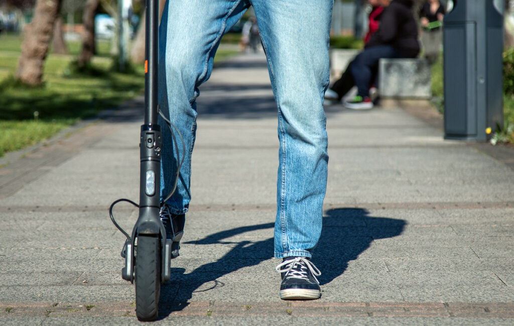 Ανησυχία για τα ατυχήματα με ηλεκτρικά πατίνια: 400 παιδιά σε νοσοκομεία