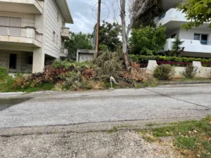 Αυξάνεται η μικρή χωματερή στη Ραφήνα - Ποιος θα φροντίσει για την καθαριότητα;