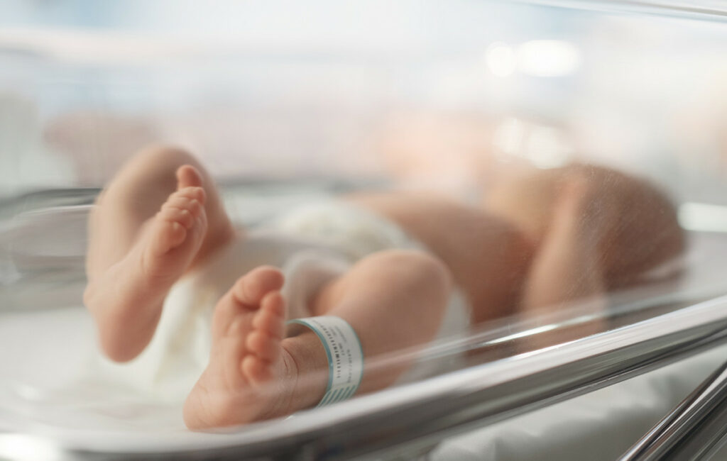 Σύλληψη δικηγόρου και μητέρας για παράνομη εμπορία νεογνού στη Θεσσαλονίκη