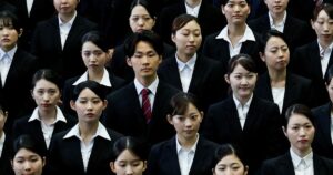 Τόκιο: Εργαζόμενοι φορούν βερμούδες για να μειωθεί το ενεργειακό κόστος