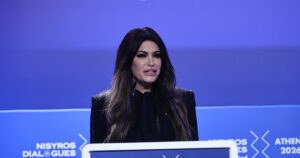 Η Κίμπερλι Γκιλφόιλ εύχεται «Χρόνια Πολλά» στους Έλληνες για το Πάσχα