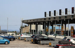 Συνεχιζόμενη επιστροφή εκδρομέων του Πάσχα: Πόροι και καθυστερήσεις