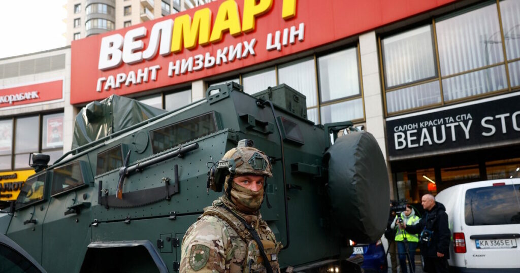 Μακελειό σε σούπερ μάρκετ στο Κίεβο: Αστυνομικοί σε φυγή, σάλος στη χώρα