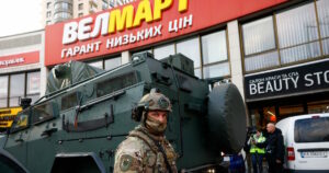 Μακελειό σε σούπερ μάρκετ στο Κίεβο: Αστυνομικοί σε φυγή, σάλος στη χώρα