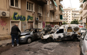 Φωτιά στην Κυψέλη προκάλεσε ζημιές σε τέσσερα οχήματα