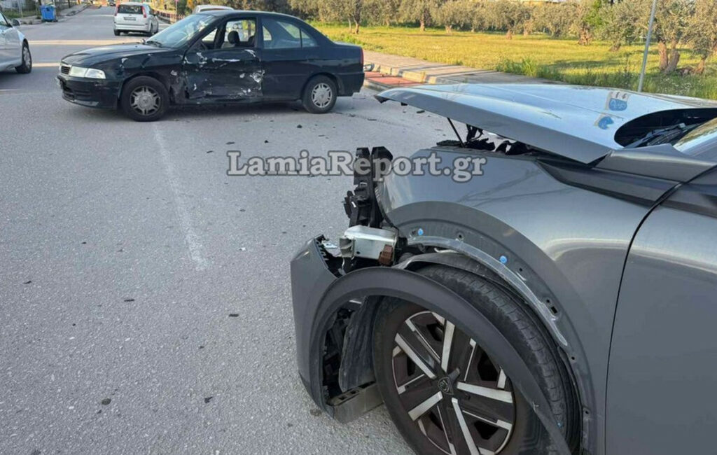 Σοβαρό τροχαίο στη Λαμία: Παππούς και εγγονός τραυματίστηκαν από παραβίαση STOP