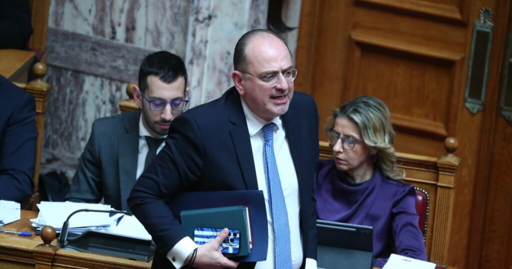 ΠΑΣΟΚ: Απαντήσεις για τη δεύτερη πρόσληψη του Μακάριου Λαζαρίδη το 2013