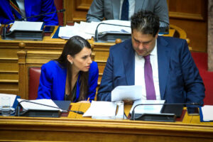 Απολύσεις σε παιδικούς σταθμούς και ΚΔΑΠ: Αποκαλύψεις για τα ψέματα Λιβάνιου και Χαραλαμπογιάννη