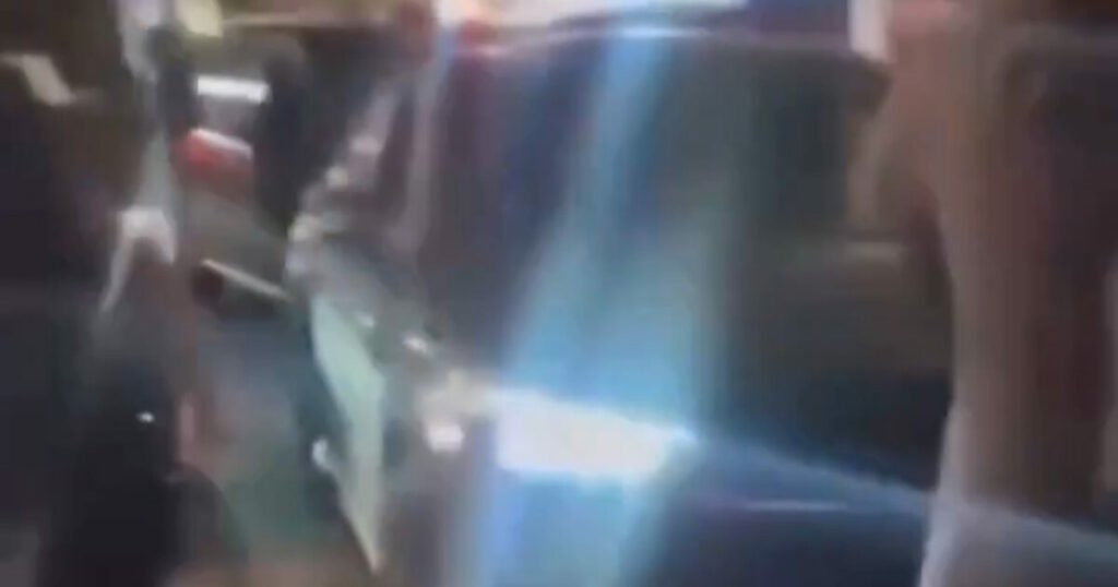 Λονδίνο: Πανικός καθώς αυτοκίνητο πέφτει πάνω σε πεζούς, σοβαροί τραυματισμοί