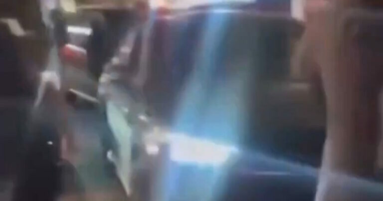 Λονδίνο: Πανικός καθώς αυτοκίνητο πέφτει πάνω σε πεζούς, σοβαροί τραυματισμοί