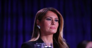 Η Μελάνια Τραμπ αντιτίθεται στον Τζίμι Κίμελ για σχόλια περί «ήμελλου χήρας»