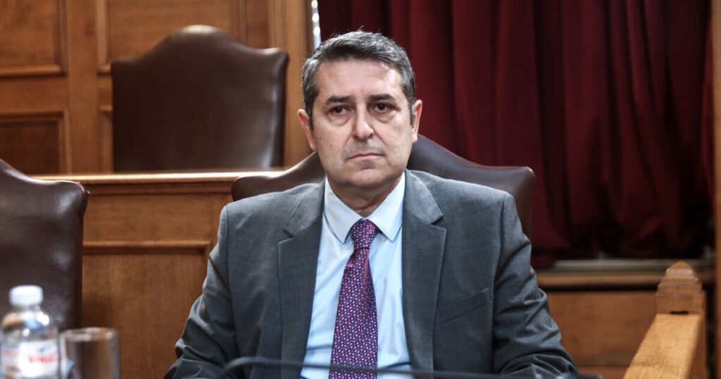 Υγειονομικές εξετάσεις για τον Γιώργο Μυλωνάκη μετά το λιποθυμικό επεισόδιο