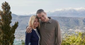 Κυριάκος Μητσοτάκης: Πασχαλινές ευχές και τρυφερή στιγμή με τη Μαρέβα στα Χανιά