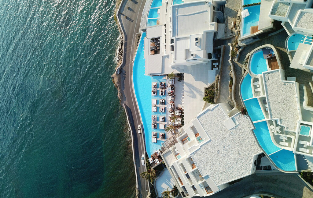 ΔΥΠΑ: 300.000 επιταγές για τον Κοινωνικό Τουρισμό φέτος