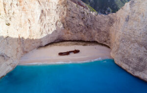 Η σκοτεινή ιστορία του Ναυαγίου Ζακύνθου και η οικογένεια της Μυρτούς